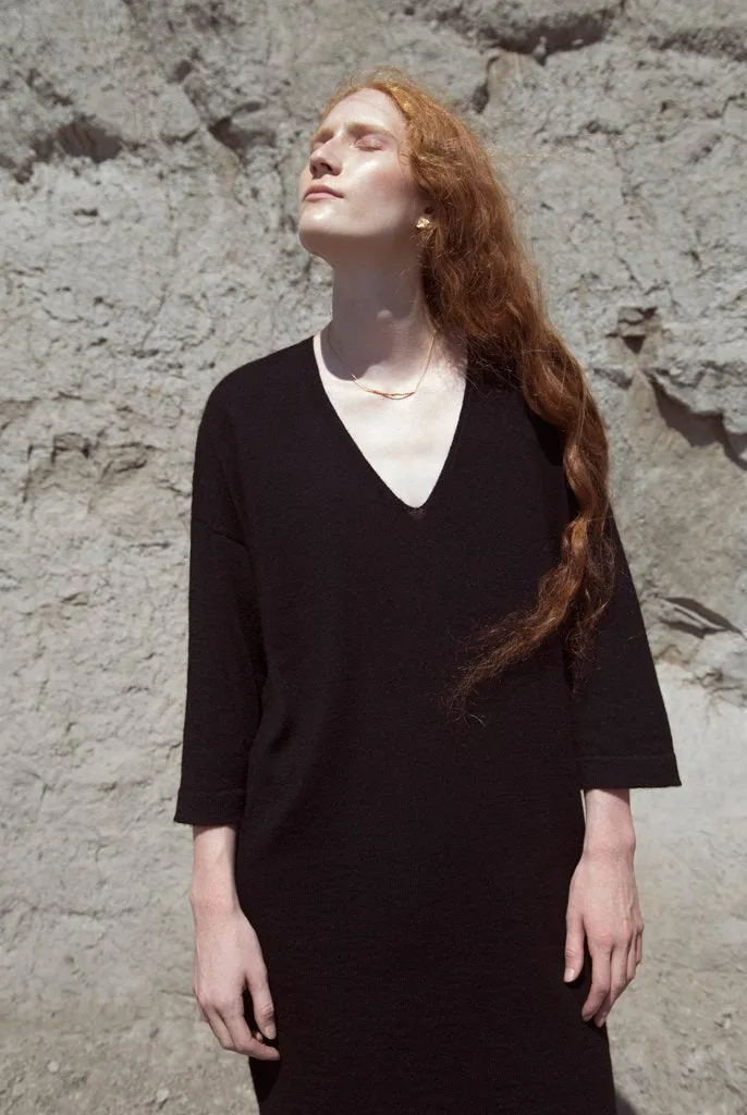 FFORM V-Dress (Black)